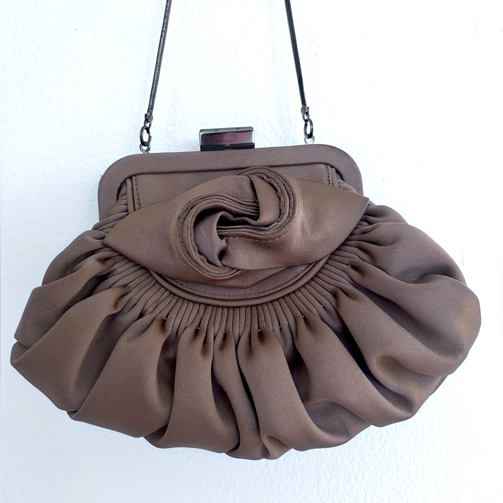 💥New💥Coast Luxurious Evening Satin Clutch w Gunmetal Kiss Clasp & Snake Chain